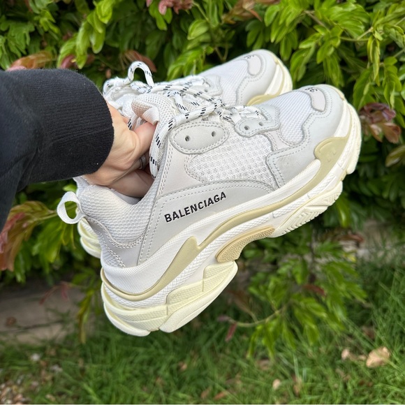 BALENCIAGA WOMEN'S TRIPLE S SNEAKER IN WHITE - Picture 10 of 12